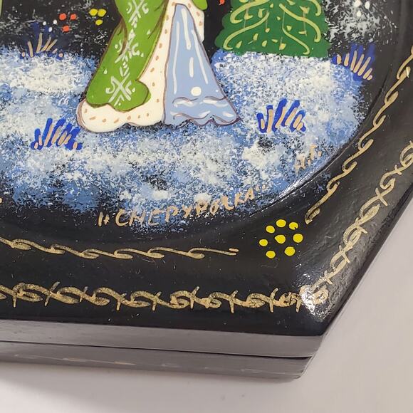 Vintage Snow Maiden Снегу́рочка Russian Lacquer Hexagon Box - Picture 2 of 6